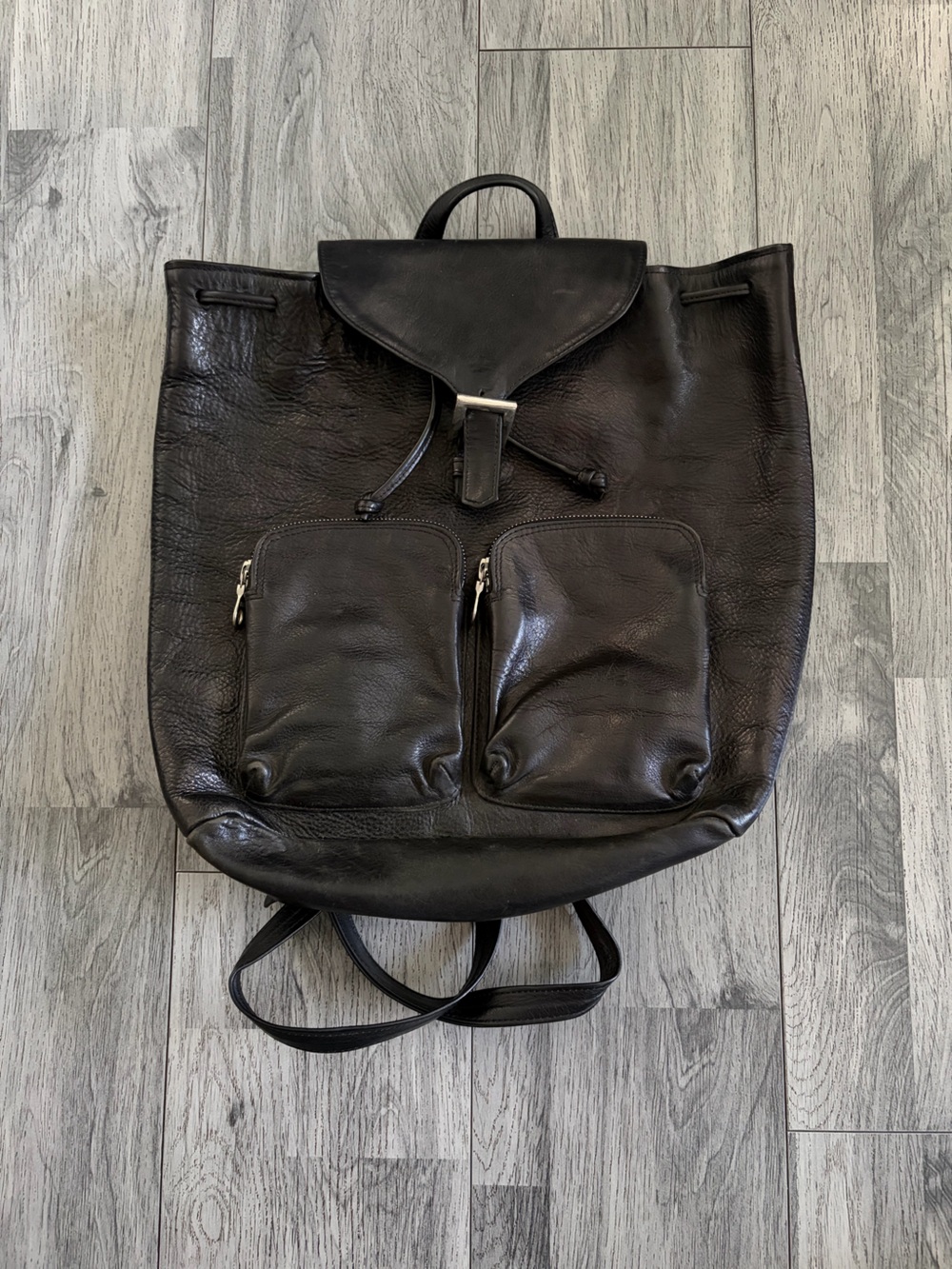 TONY GRAHAM Classic Black Leather Men's Backpack - Timeless Carry